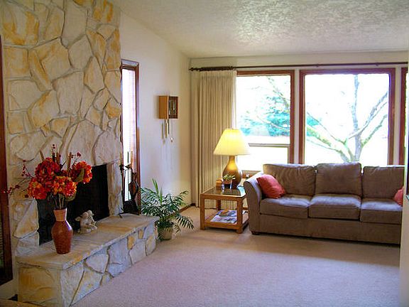 4th image of 3600 NE 39th St