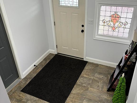 2nd image of 127 N Lincoln Ave #2
