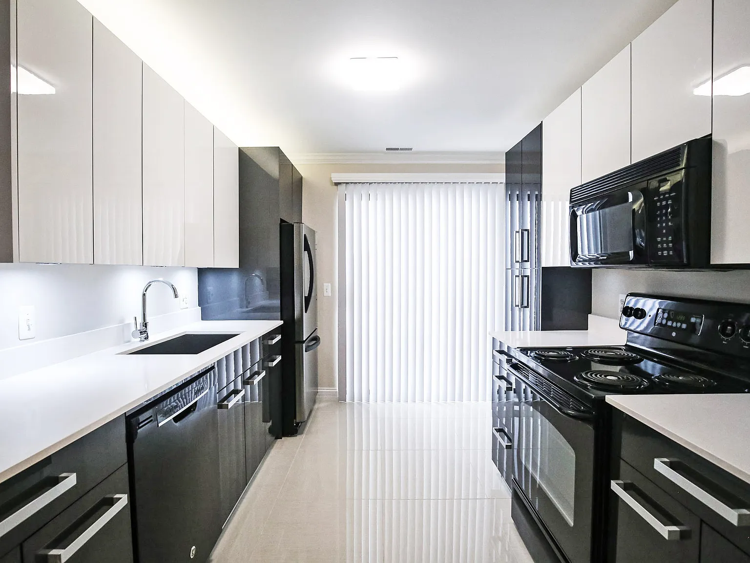 River Oaks West Apartments — Photo 2