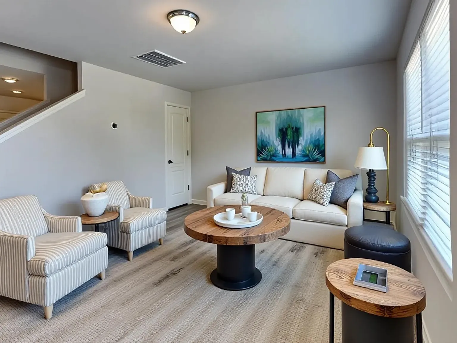 3 bed, 2.0 bath, 1220 sqft, $1,745 — Photo 2
