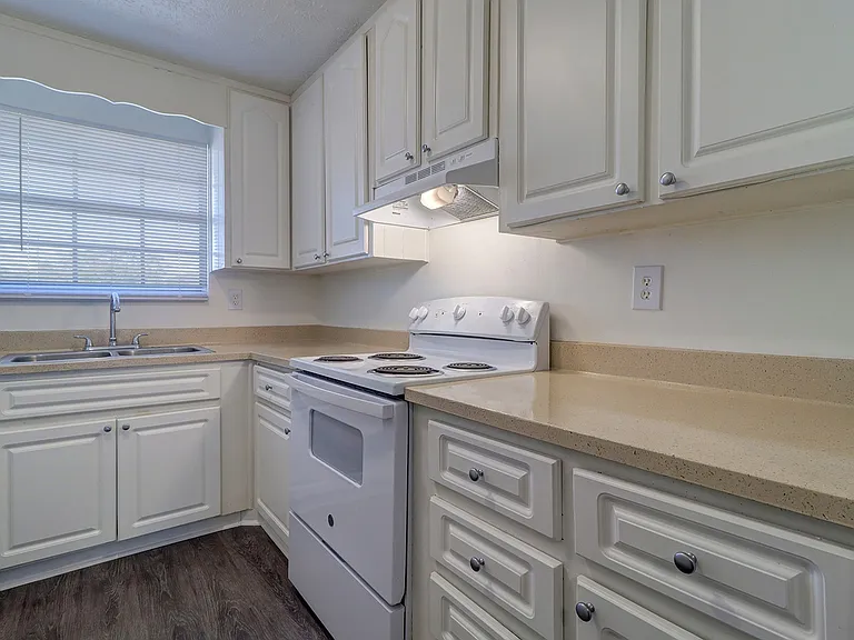 2x2 Kitchen