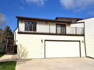 1078 Westwood St, Bismarck, ND 58504