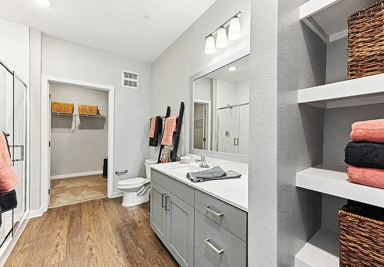 District West — Photo 11