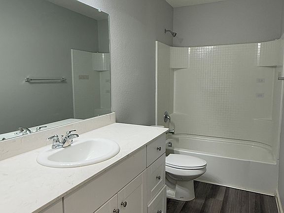 5th image of 755 Wellington Dr