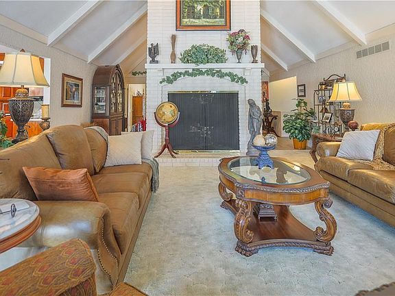 5th image of 2303 Lynn Rd