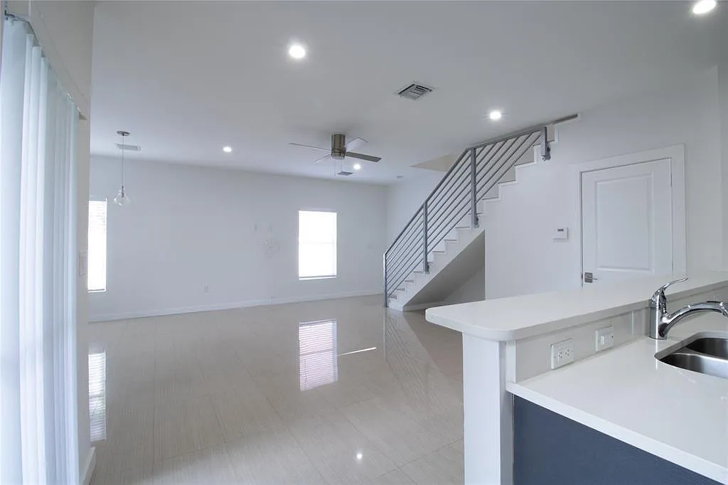436 SE 16th Street - 1 — Photo 4