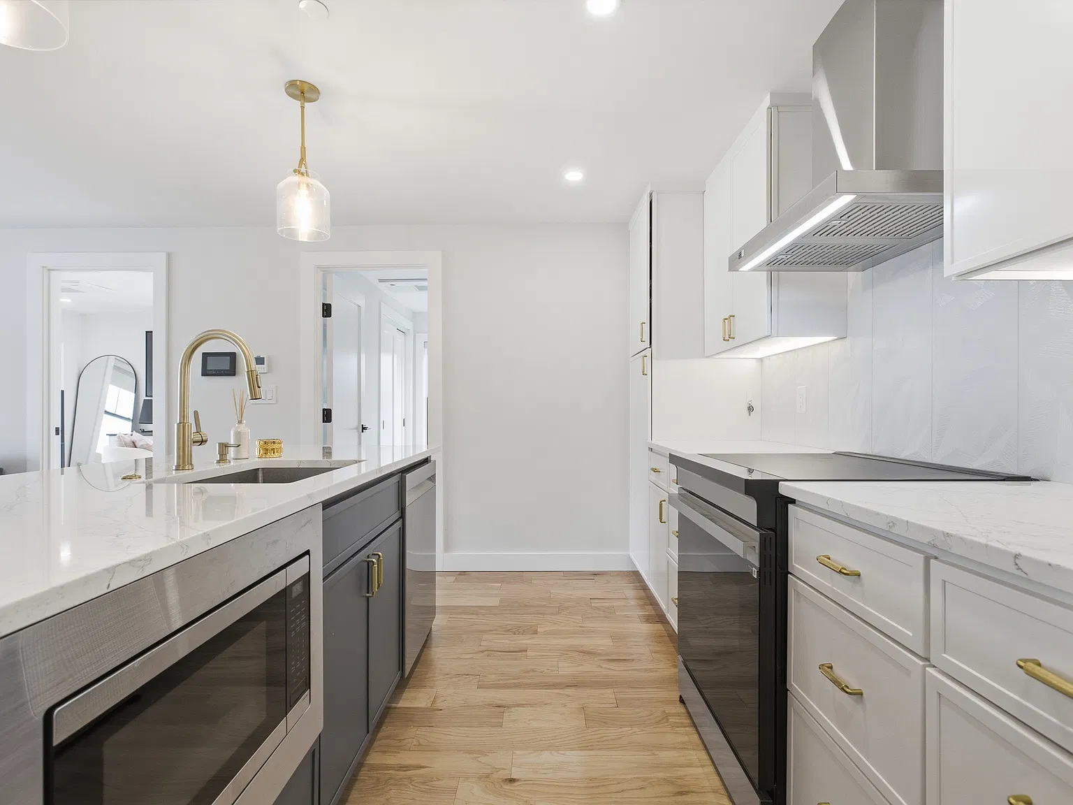2 bed, 789 sqft, $3,100 — Photo 3