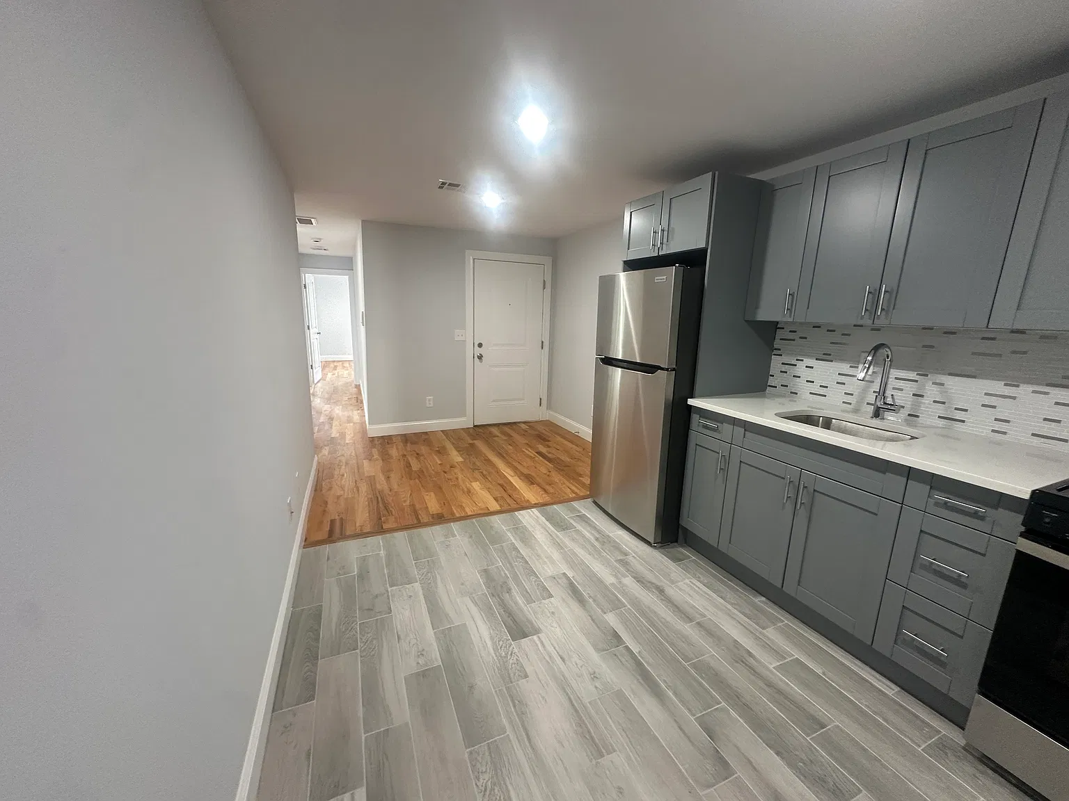 3 bed, 850 sqft, $2,350 — Photo 2
