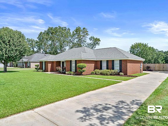 3rd image of 18950 Pecan Ln