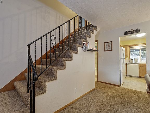 4th image of 161 NE 32nd Ave