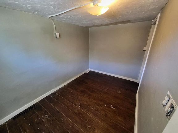 3rd image of 127 College St APT B