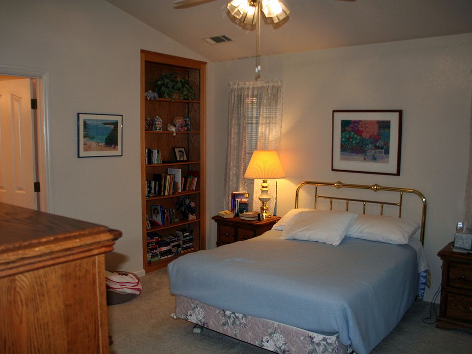 Master & built-in bookcase