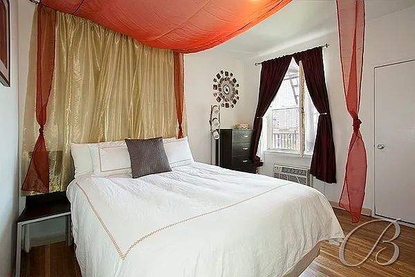 Sold by Bellmarc Realty | media 3