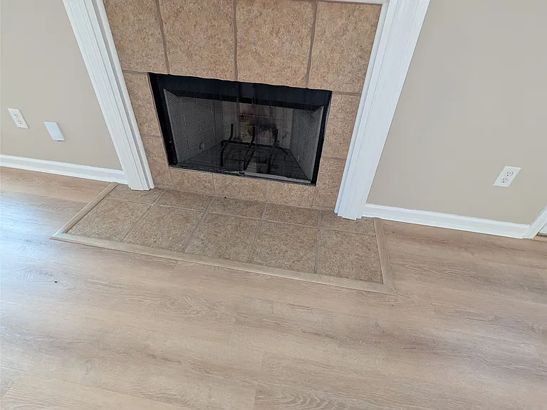 1225 Westfield Ln — Photo 8