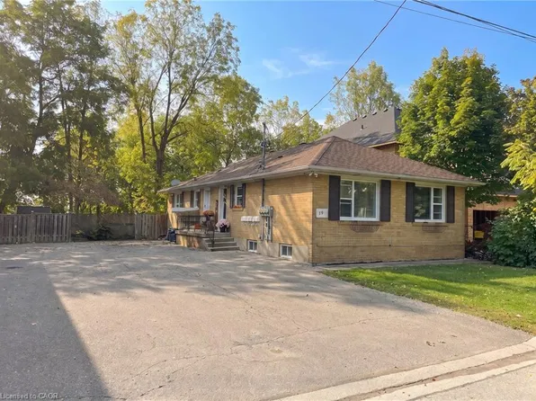 17 Academy Rd, Halton Hills, ON L7G 3N7