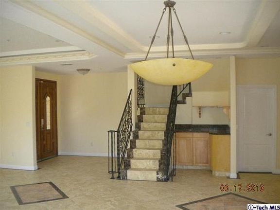 5th image of 727 E Cypress Ave Unit 105