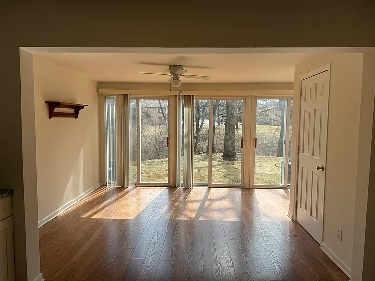 346 New Market Ct — Photo 5
