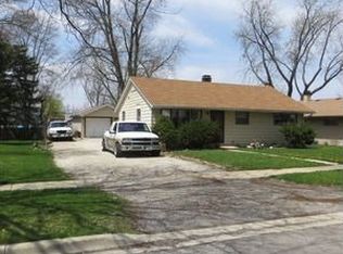 932 S Oak St, West Chicago, IL 60185