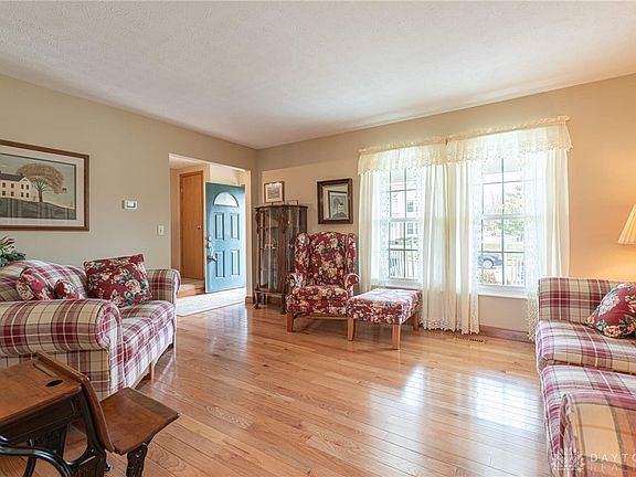 5th image of 909 Greenway Ct