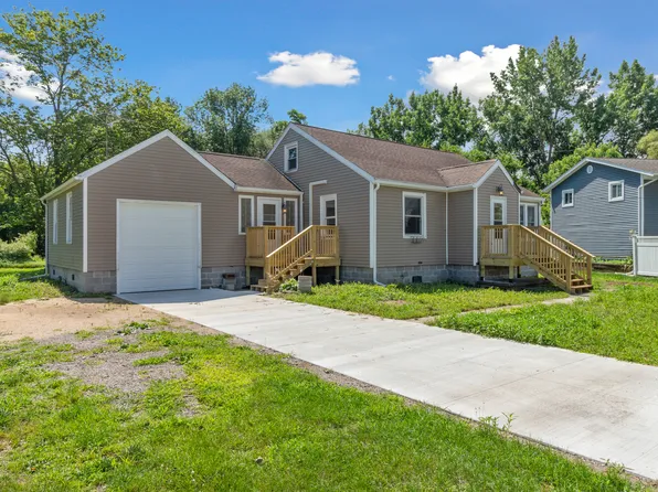 158 River Trail Dr, Bay City, MI 48706