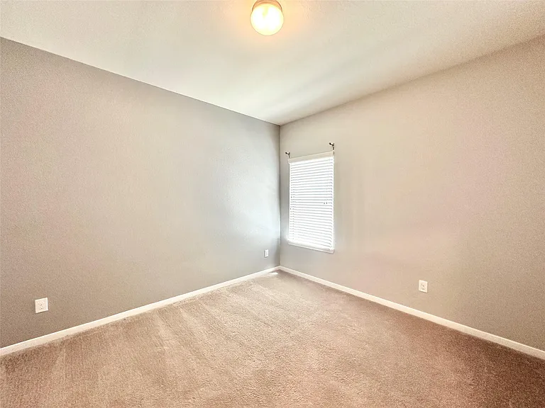 25323 Lisburn Dr — Photo 20