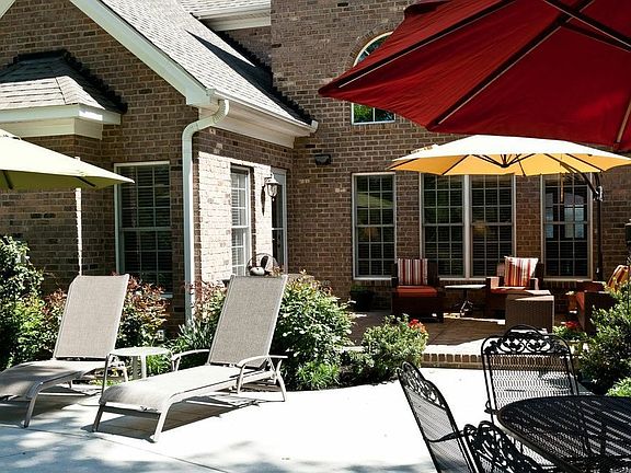 Lots of Entertaining Space!