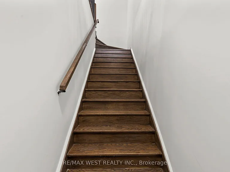 119 Town Line Rd E #D208 — Photo 10