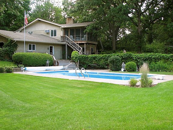 3rd image of 8481 Lake Elmo Ave N