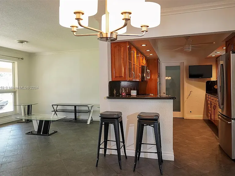 4205 McKinley St — Photo 8