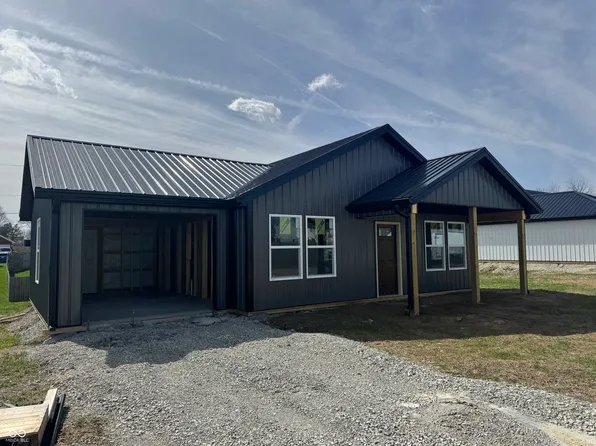 406 E College St, Bainbridge, IN 46105