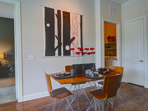3rd image of 1725 Crescent Plaza Dr APT 2169