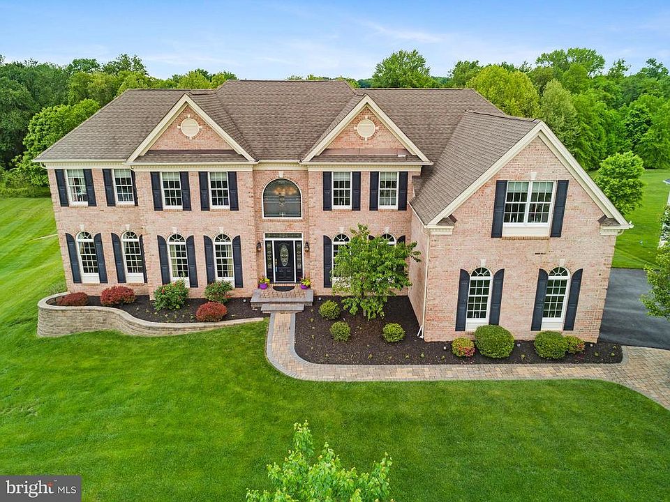 1st image of 51 Waterton Dr