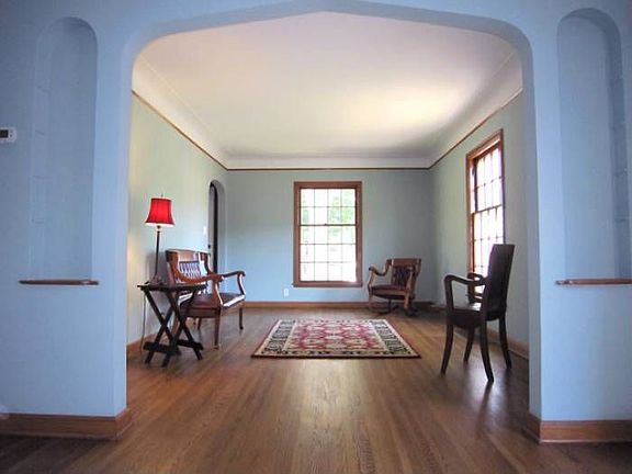 Spacious living room