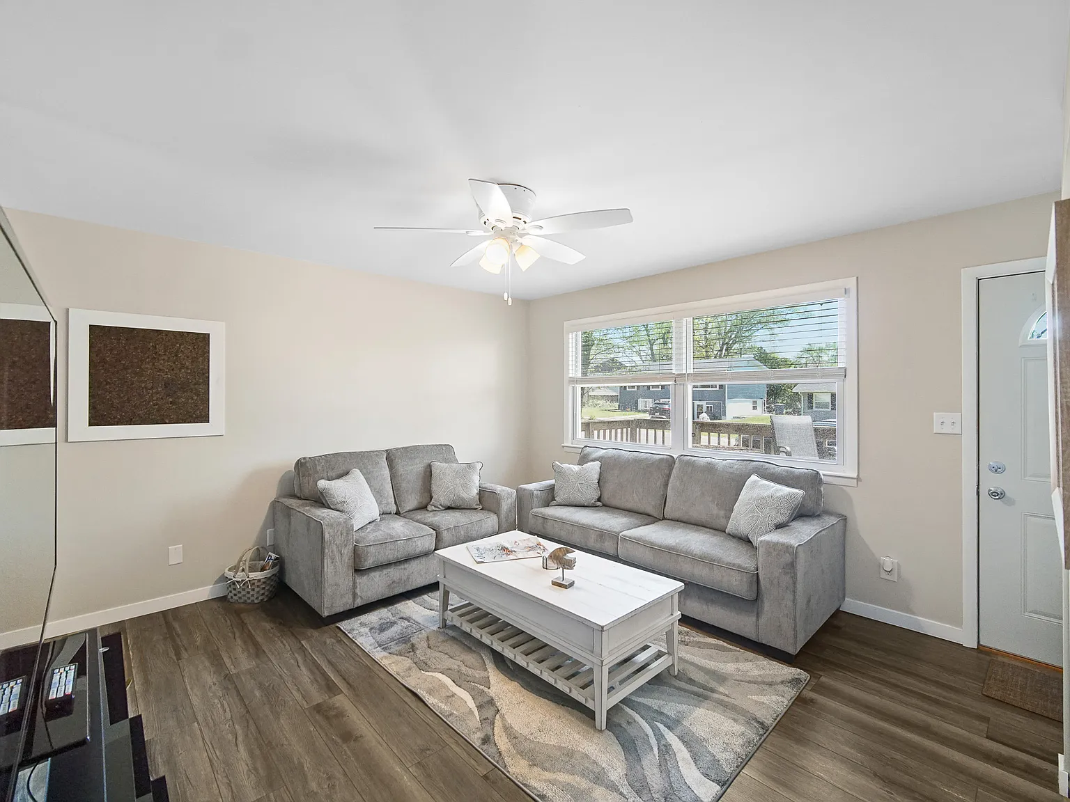 3 bed, $3,870 — Photo 2