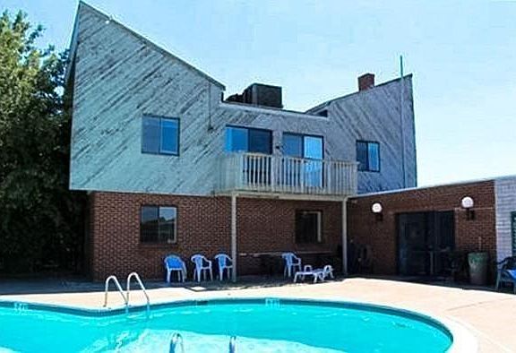 3rd image of 400 Governors Dr APT 34
