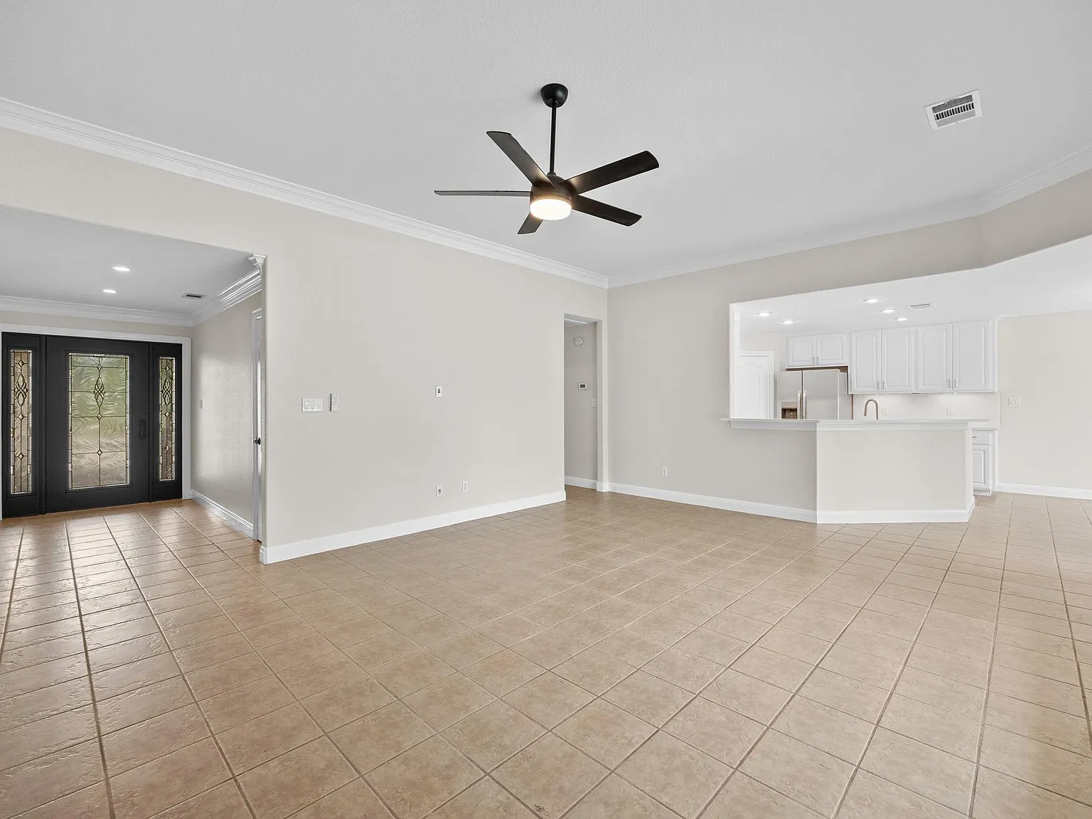 3 bed, 2.0 bath, 2056 sqft, $2,495 — Photo 3