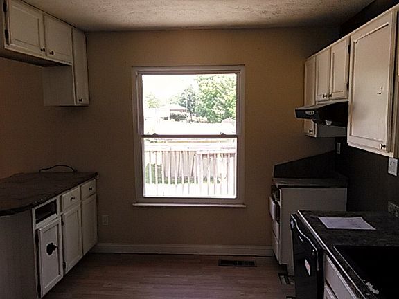 5th image of 127 Meadow Creek Dr