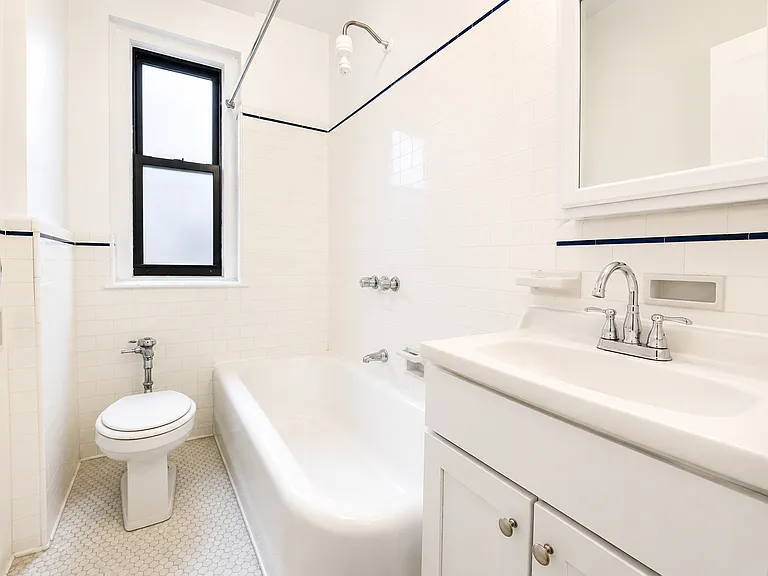 15 Magaw Pl #2D — Photo 10