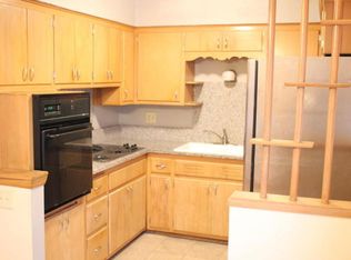 406 E Henry Clay St APT 2, Whitefish Bay, WI 53217