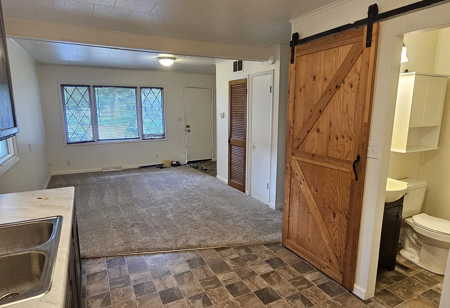 2 bed, 950 sqft, $1,025 — Photo 2