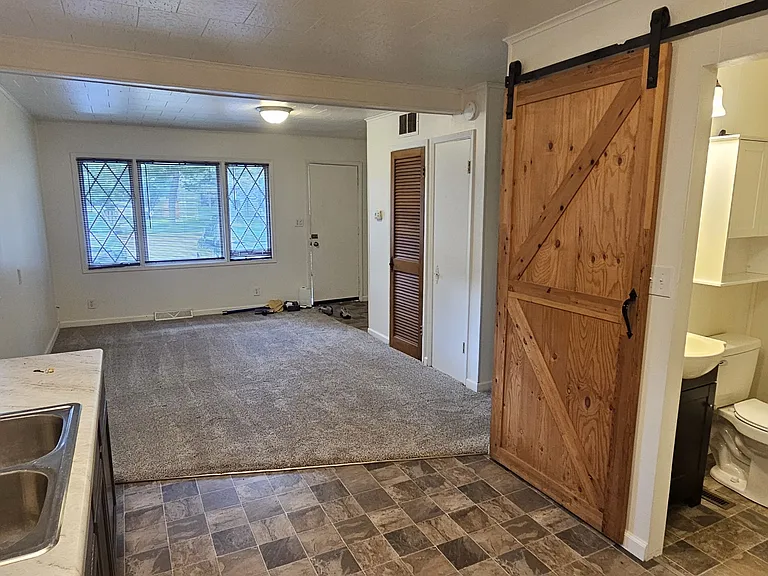 503 E Waterford St #A — Photo 2