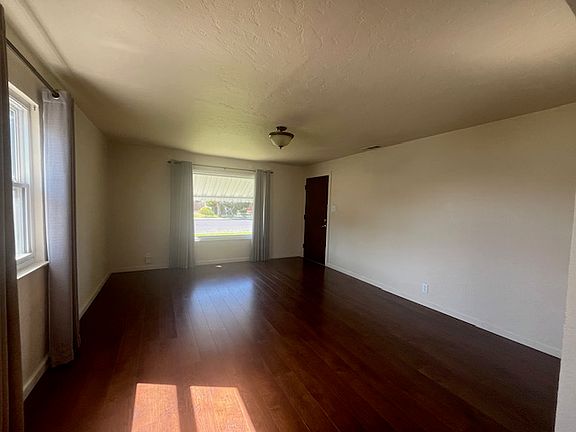 3rd image of 530 Sequoia Ave