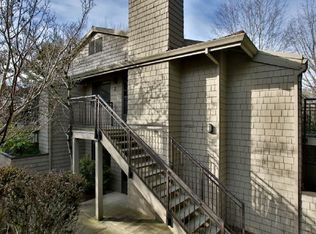 1 SW Crestfield Ct, Lake Oswego, OR 97035