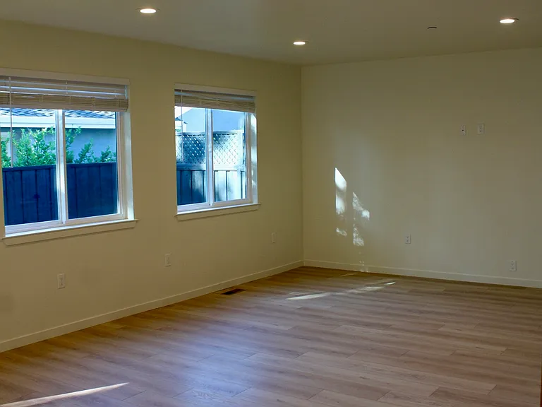 237 Cameo Dr — Photo 5