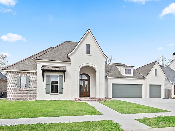 2nd image of 105 Reservoir Rd