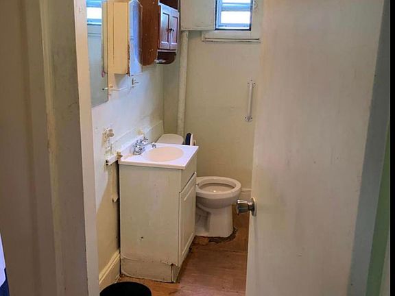 4th image of 1100 Henry St