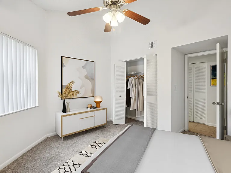 Sheridan Ocean Club Apartments — Photo 81