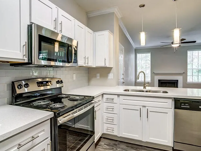 Signature Point Apartment Homes — Photo 18
