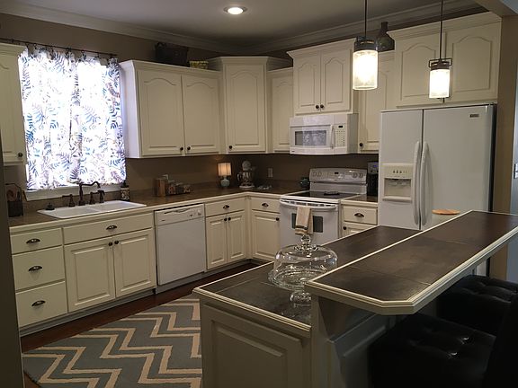 5th image of 21 Fleur De Lis Dr