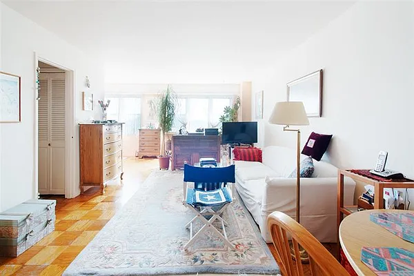 Sold by R New York | media 12